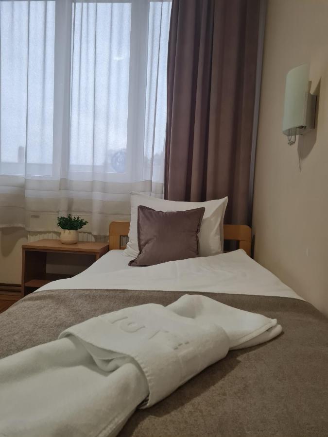 Garni Hotel Alma 皮罗特 外观 照片