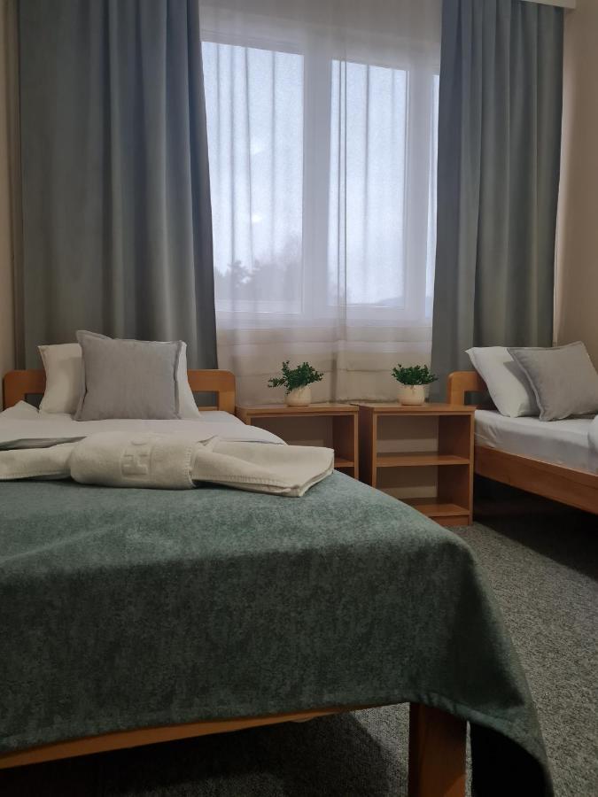 Garni Hotel Alma 皮罗特 外观 照片