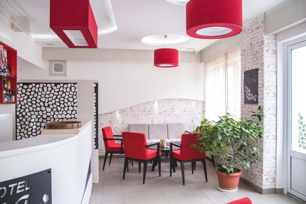 Garni Hotel Alma 皮罗特 外观 照片