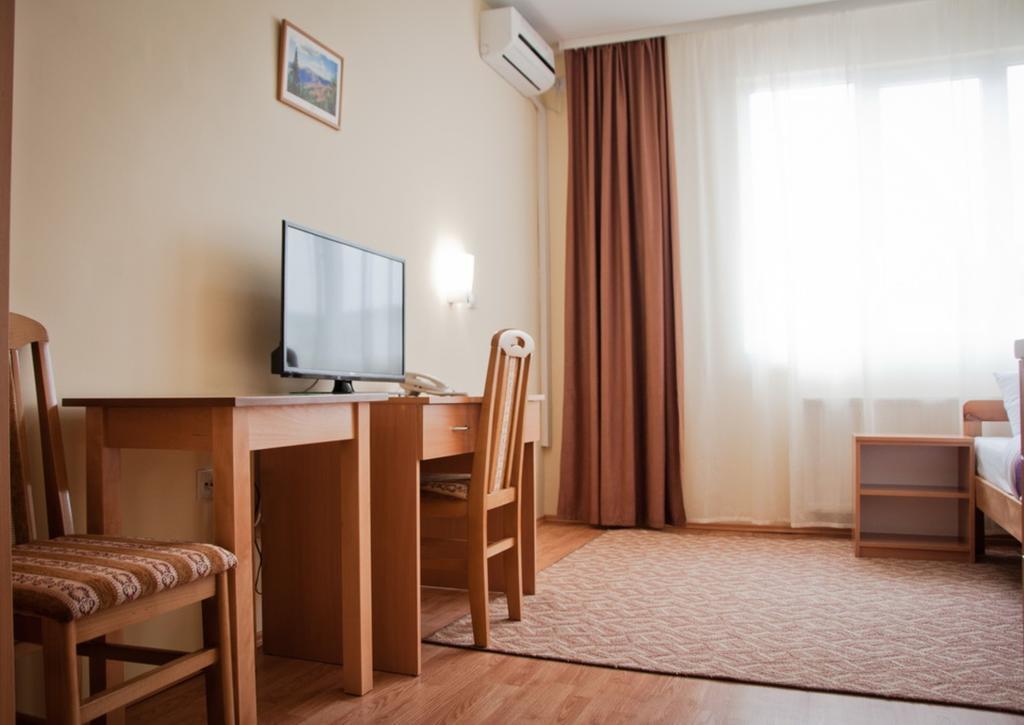 Garni Hotel Alma 皮罗特 外观 照片