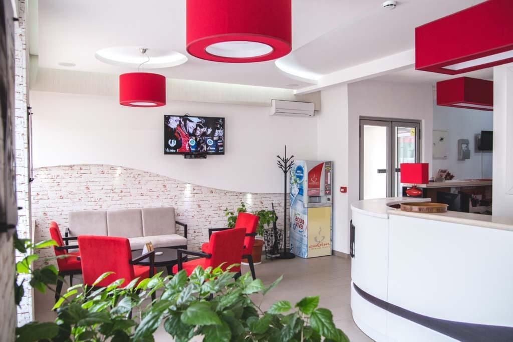 Garni Hotel Alma 皮罗特 外观 照片