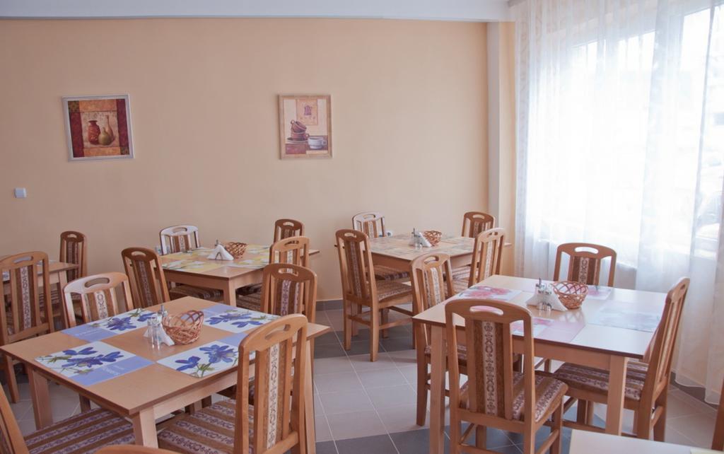 Garni Hotel Alma 皮罗特 外观 照片