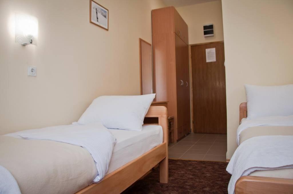 Garni Hotel Alma 皮罗特 外观 照片