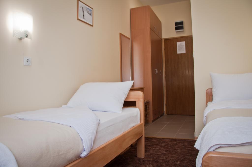 Garni Hotel Alma 皮罗特 外观 照片