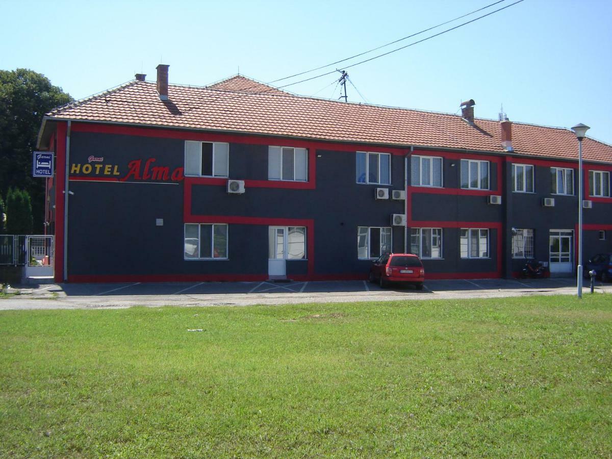 Garni Hotel Alma 皮罗特 外观 照片