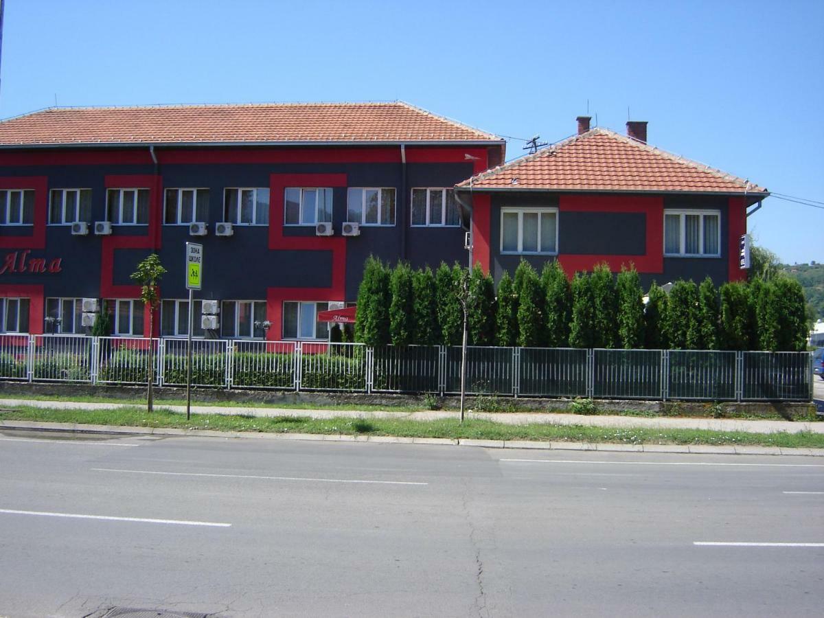 Garni Hotel Alma 皮罗特 外观 照片