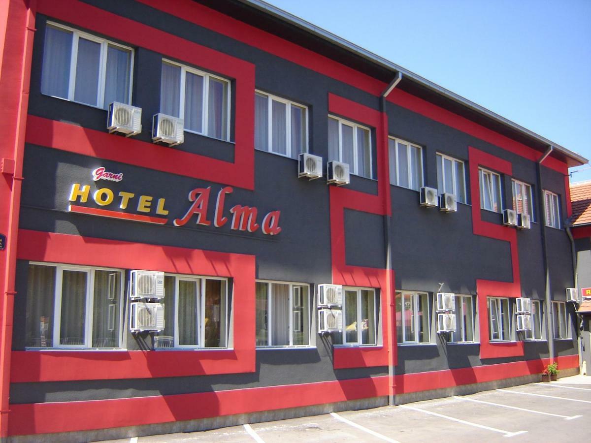 Garni Hotel Alma 皮罗特 外观 照片